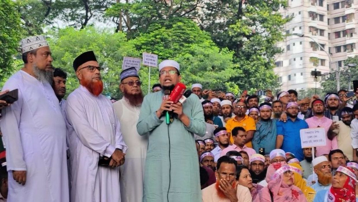 “ভুখা মিছিলে থালা-বাটি হাতে এমপিওভুক্ত শিক্ষকরা”