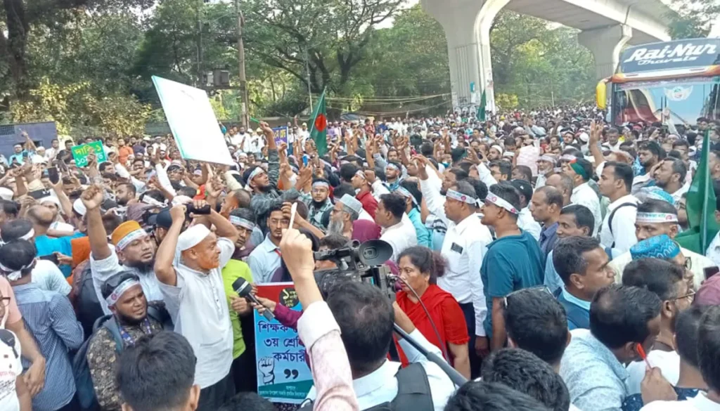 দশম গ্রেডসহ তিন দফা দাবিতে অনির্দিষ্টকালের কর্মবিরতিতে দেশের সব প্রাথমিক শিক্ষক