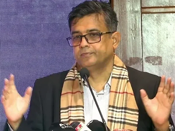 সাংবাদিকতায় ফিরলেন সাবেক প্রেস সচিব শফিকুল আলম