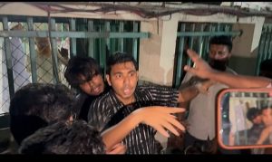 শাহবাগে ডাকসু নেতাদের ওপর হামলা, দুই পক্ষের পাল্টাপাল্টি অভিযোগ